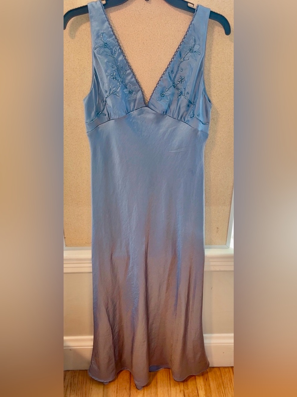 NEW HOUSE OF HARLOW EMBROIDERED SATIN DRESS
🚨NO DISCOUNT ON THIS DRESS - Picture 6 of 9
